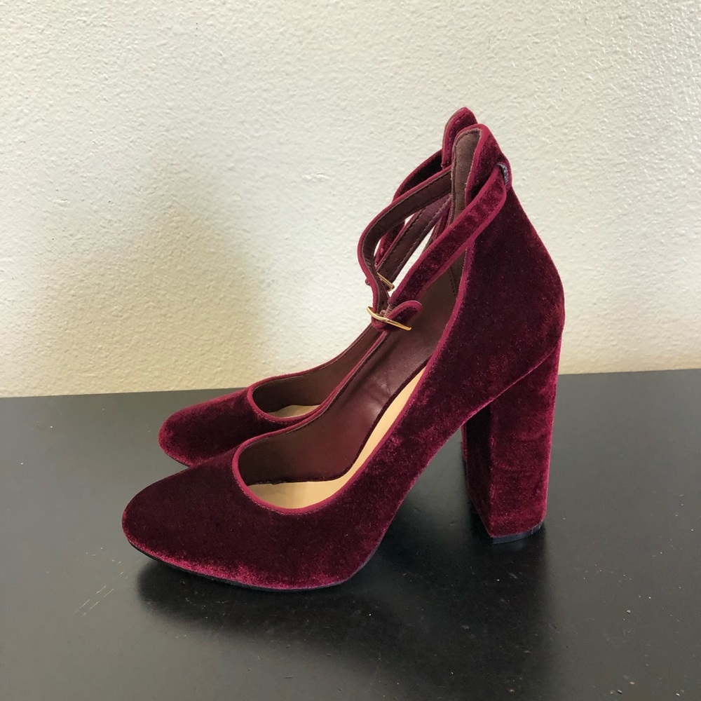 Shoe Dazzle Burgundy Velvet High Heels - Picture 5 of 13